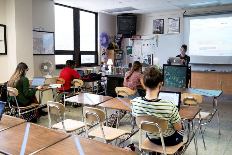&copy; Reuters. FILE PHOTO: York Suburban schools resume with hybrid in-person and online classes