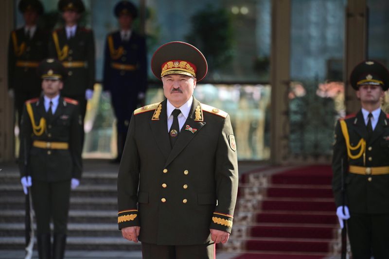 © Reuters. Belarusian President Lukashenko attends an inauguration ceremony in Minsk