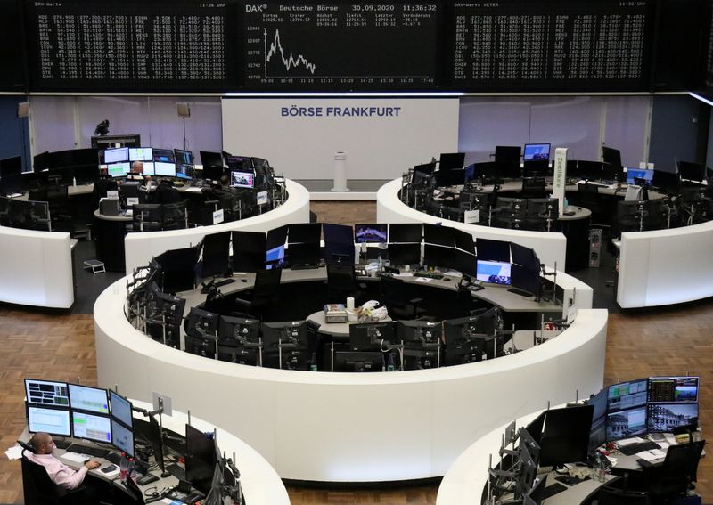 © Reuters. The German share price index DAX graph at the stock exchange in Frankfurt