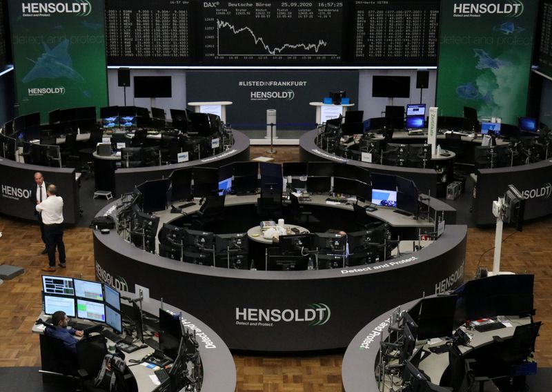 © Reuters. The German share price index DAX graph at the stock exchange in Frankfurt