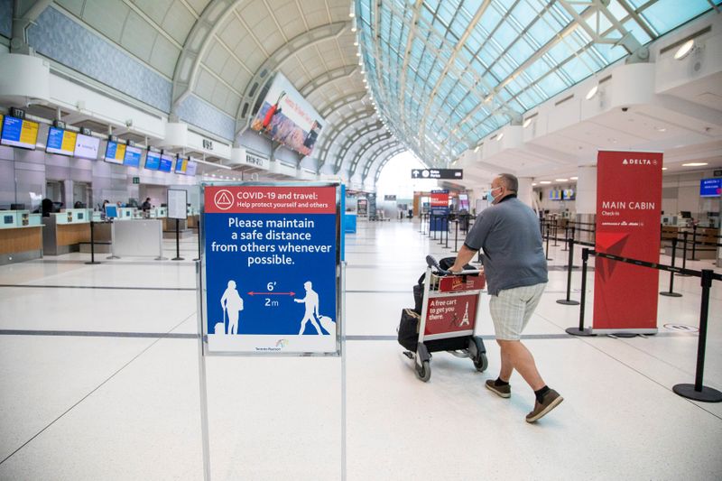 &copy; Reuters. &quot;Healthy Airport&quot; initiative is launched for travel in Toronto