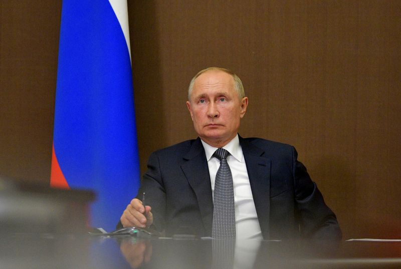 &copy; Reuters. FILE PHOTO: Russian President Vladimir Putin chairs a meeting via video conference call in Sochi, Russia