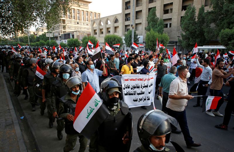 &copy; Reuters. عراقيون يتجمعون في بغداد إحياء لذكرى الاحتجاجات المناهضة للحكومة