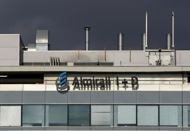 &copy; Reuters. FOTO DE ARCHIVO: El centro de I+D de la compañía farmacéutica española Almirall en Sant Feliú de Llobregat