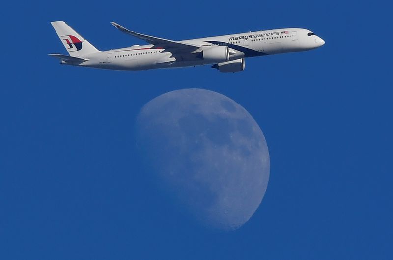 &copy; Reuters. A Malaysian Airlines Airbus A350 passenger aircraft is seen flying in front of the moon, over London, Britain