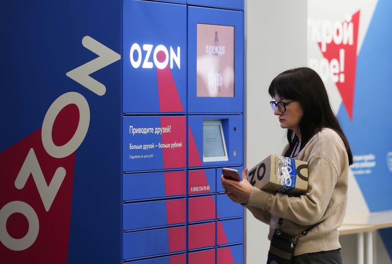 &copy; Reuters. A woman picks up an order at the pick-up point of the Ozon online retailer in Moscow