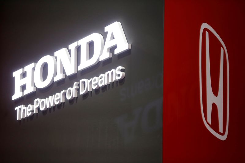 © Reuters. FILE PHOTO: The Honda logo displayed at the 89th Geneva International Motor Show in Geneva