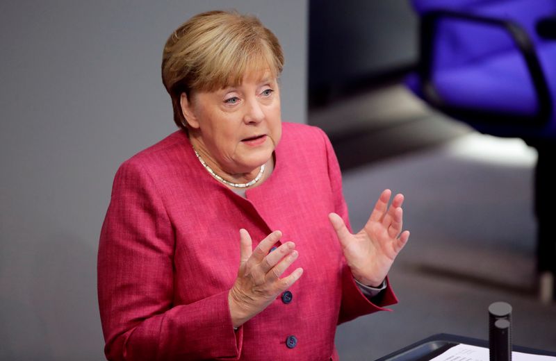 &copy; Reuters. Канцлер Германии Ангела Меркель на заседании в Берлине