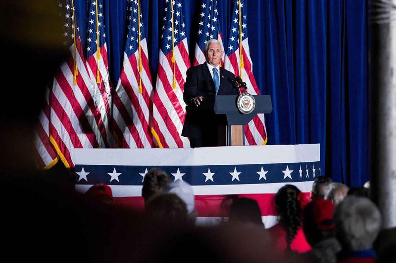 © Reuters. نظرة فاحصة-طريق بنس لتولي رئاسة أمريكا مؤقتا إذا عجز ترامب عن أداء مهامه