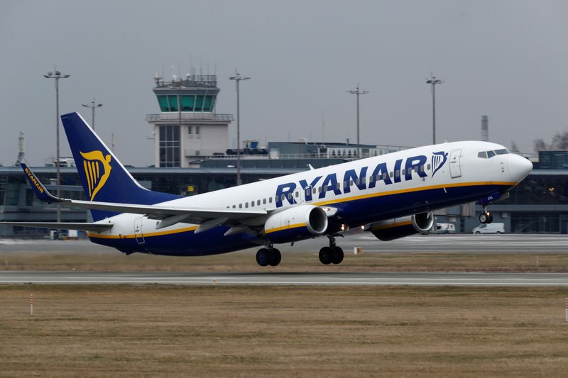 &copy; Reuters. FILE PHOTO: Ryanair Boeing 737-8AS plane takes off before all international flights will be cancelled on Monday midnight, March 16, Riga