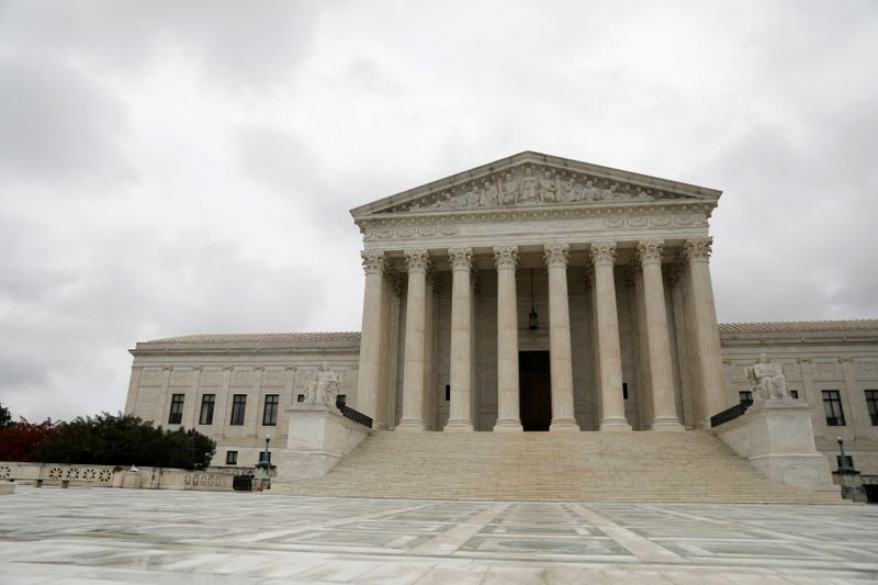 &copy; Reuters. FILE PHOTO: The Supreme Court of the United States is seen in Washington, D.C.