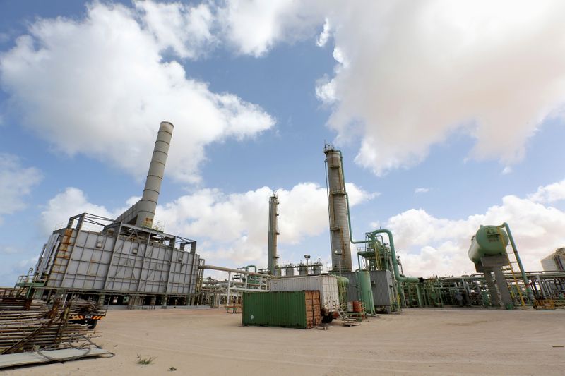 &copy; Reuters. FILE PHOTO: A general view of pipelines at the Zueitina oil terminal in Zueitina, west of Benghazi