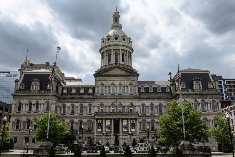 © Reuters. FILE PHOTO: Baltimore City Hall is seen in Baltimore, Maryland