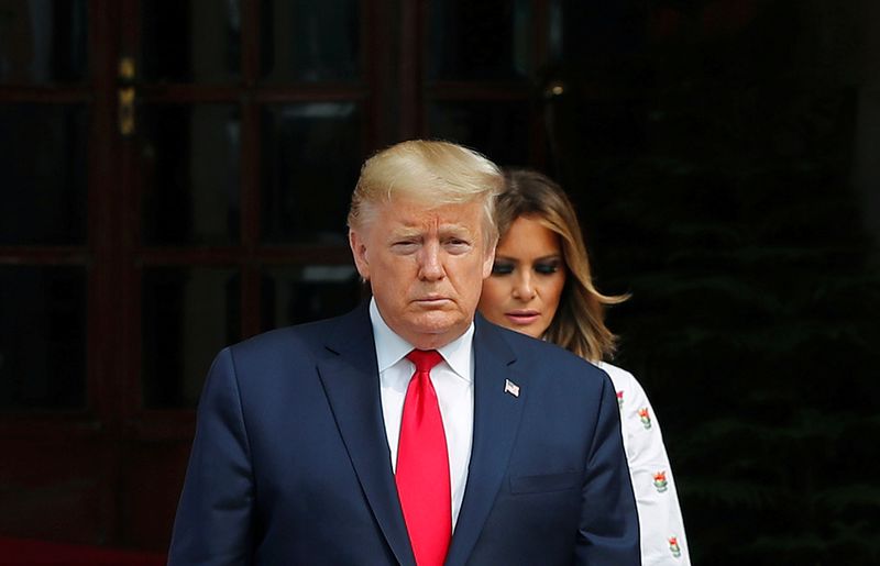 © Reuters. FILE PHOTO - U.S. President Donald Trump and first lady Melania Trump arrive ahead of their meeting with India's Prime Minister Narendra Modi at Hyderabad House in New Delhi