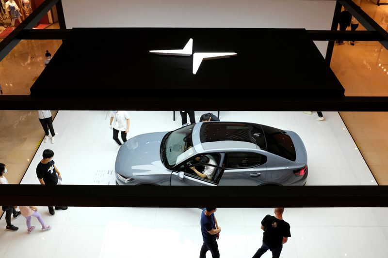 &copy; Reuters. People look at a Polestar 2 electric sedan displayed in a shopping mall in Shanghai