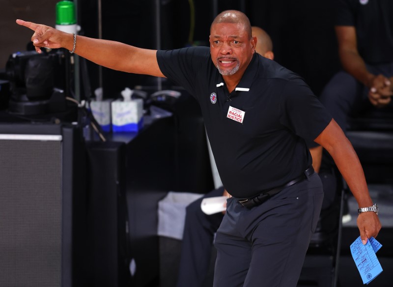 © Reuters. FILE PHOTO: NBA: Playoffs-Los Angeles Clippers at Dallas Mavericks
