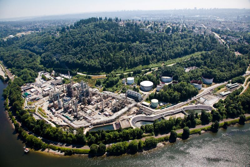 © Reuters. Parkland Corp's refinery at Burnaby