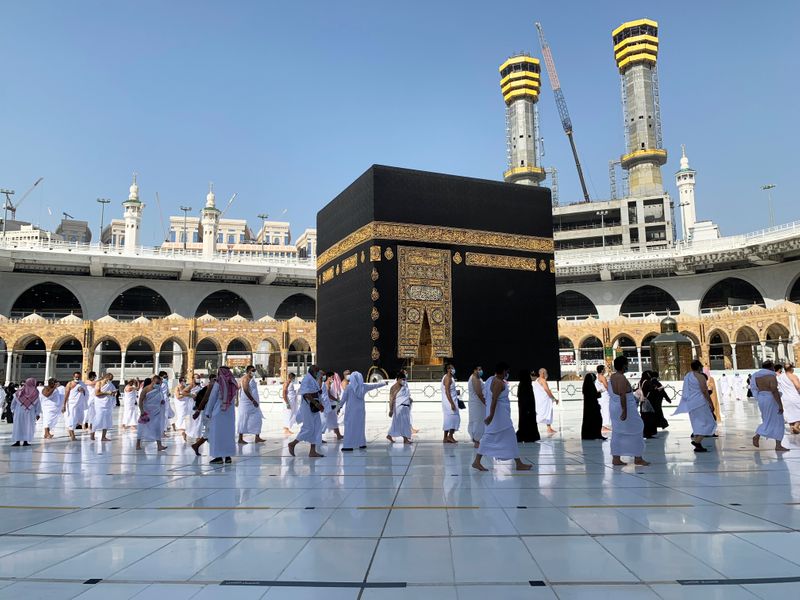 © Reuters. Grand Mosque after Saudi authorities ease COVID-19 restrictions in the holy city of Mecca