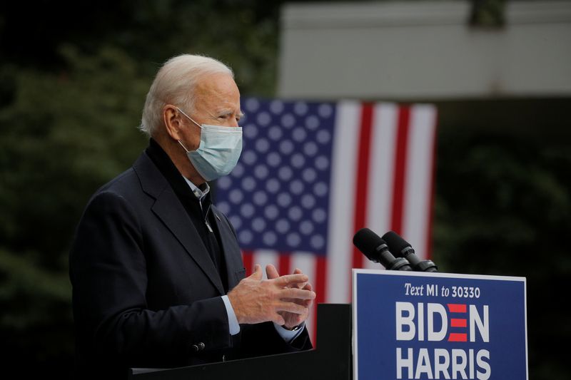 © Reuters. Democratic U.S. presidential nominee Joe Biden campaigns in Grand Rapids, Michigan