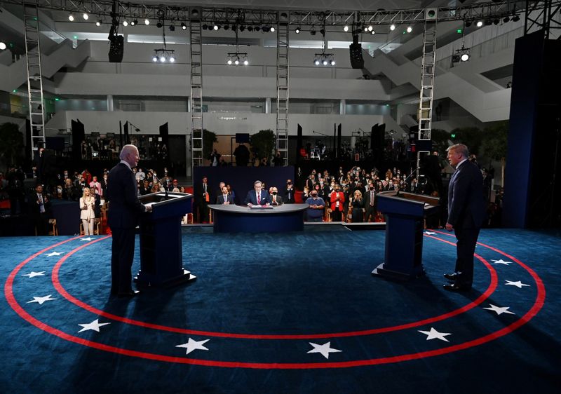 &copy; Reuters. Foto de archivo del debate presidencial en Cleveland entre Donald Trump y Joe Biden