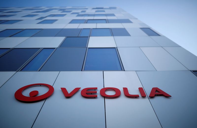 © Reuters. FILE PHOTO: Logo of Veolia