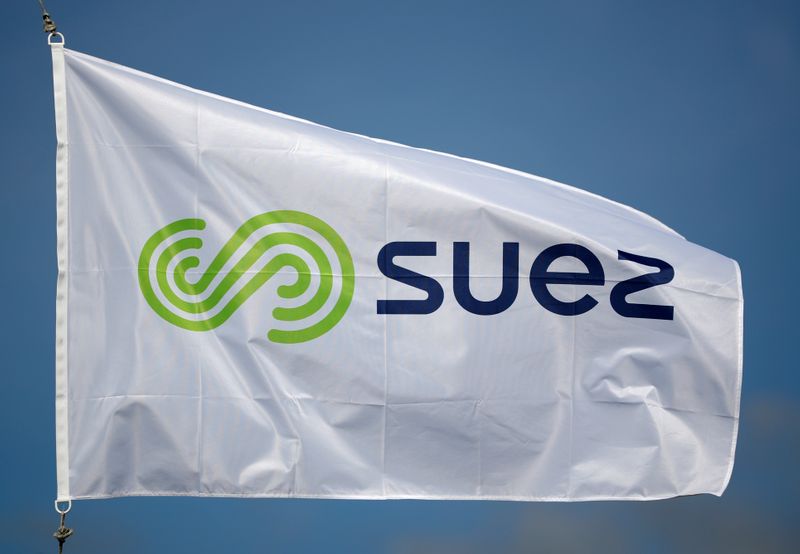 © Reuters. SUEZ REPOUSSE LES DERNIÈRES PROPOSITIONS DE VEOLIA