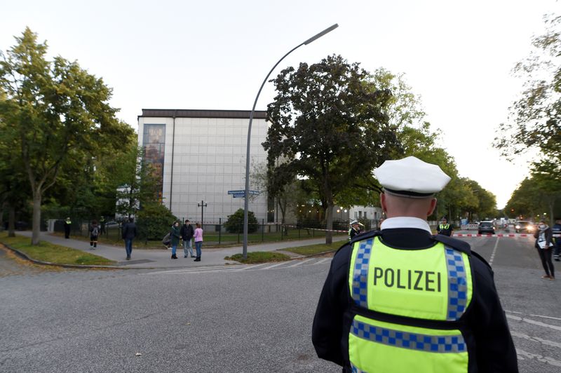 &copy; Reuters. الشرطة الألمانية تعتقل مشتبها به بعد هجوم قرب معبد يهودي في هامبورج