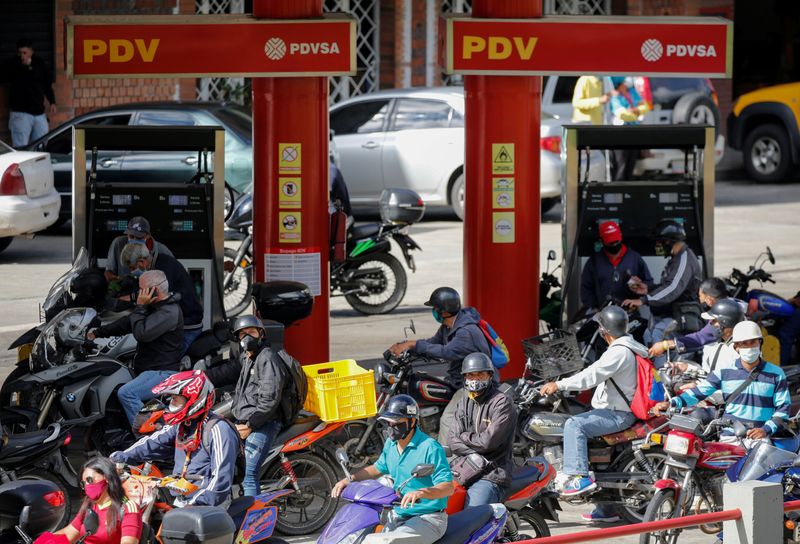 &copy; Reuters. رسو ثالث ناقلة وقود إيرانية في ميناء فنزويلي
