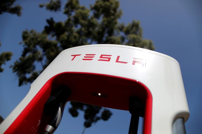 © Reuters. FILE PHOTO: A Tesla SuperCharger station is seen in Los Angeles