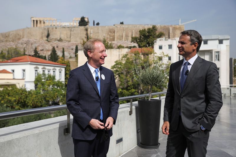 © Reuters. President of Microsoft Brad Smith speaks with Greek Prime Minister Kyriakos Mitsotakis in Athens