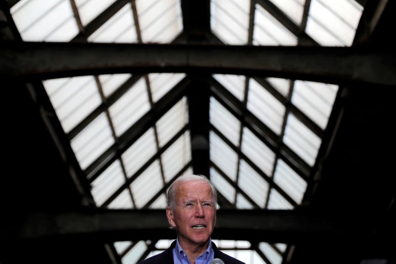 &copy; Reuters. FILE PHOTO: U.S. Democratic presidential candidate and former Vice President Joe Biden campaigns on train tour in Pittsburgh