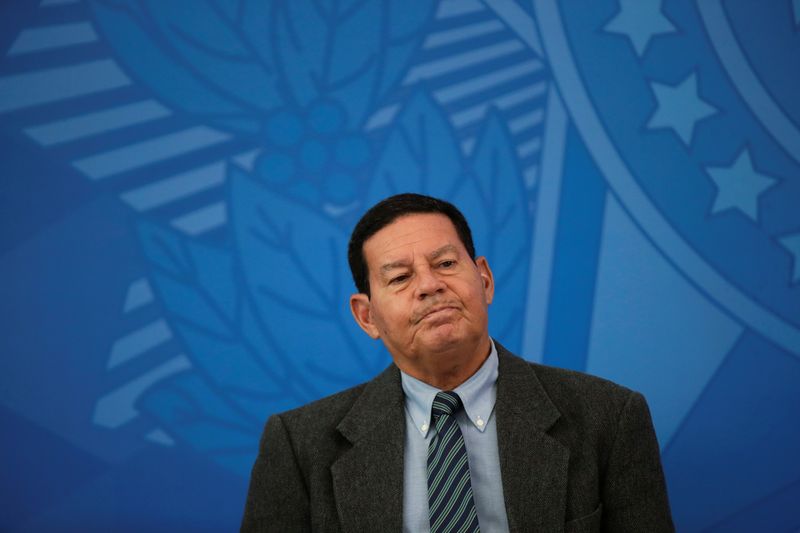 © Reuters. FOTO DE ARCHIVO: El vicepresidente de Brasil, Hamilton Mourao, en el Palacio del Planalto en Brasilia, Brasil, el 17 de abril de 2020