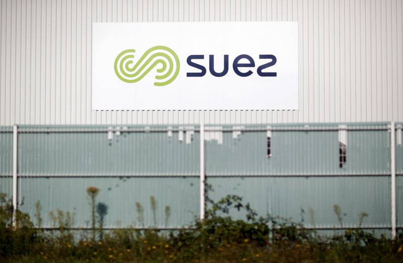 © Reuters. Il logo del gruppo Suez a Oree-d'Anjou, in Francia, 28 settembre 2020