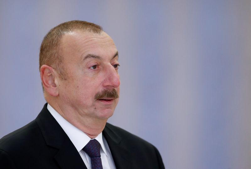 &copy; Reuters. Azeri President Aliyev attends a meeting with his Belarussian counterpart Lukashenko in Minsk