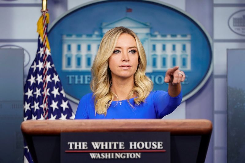&copy; Reuters. La portavoce della Casa Bianca Kayleigh McEnany presso la Casa Bianca a Washington, 1 ottobre 2020