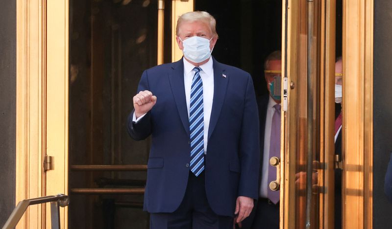 © Reuters. U.S. President Donald Trump departs Walter Reed National Military Medical Center in Bethesda, Maryland