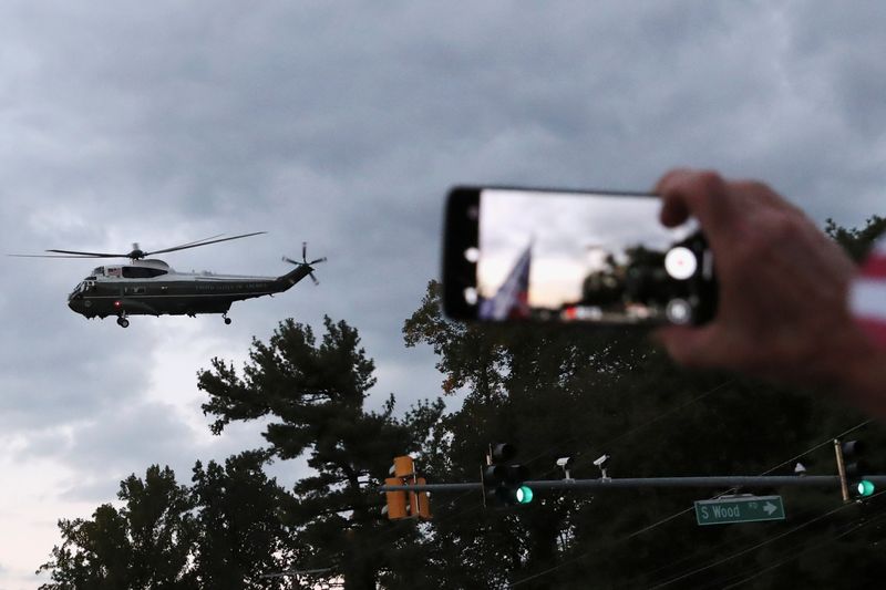 © Reuters. トランプ米大統領が退院、ホワイトハウスに到着