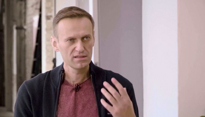 © Reuters. Russian opposition politician Navalny attends an interview with a prominent Russian YouTube blogger in Berlin