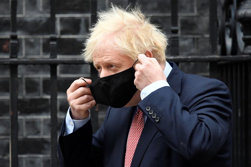 &copy; Reuters. Premiê britânico, Boris Johnson, deixa residência oficial em Londres