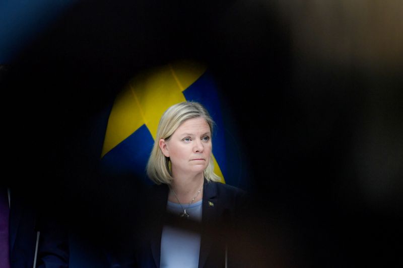 © Reuters. Swedish Finance Minister Magdalena Andersson and Minister for Financial Markets and Housing Per Bolund speak during a news conference in Stockholm