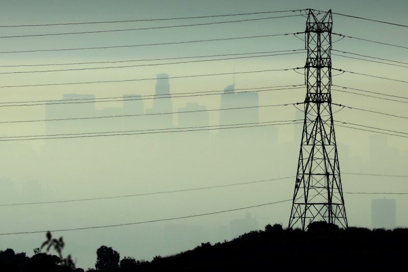 &copy; Reuters. Downtown Los Angeles is seen behind an electricity pylon through the morning marine layer in Los Angeles