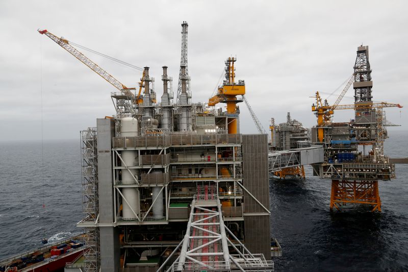 &copy; Reuters. FILE PHOTO: FILE PHOTO: A general view of Equinor&apos;s Johan Sverdrup oilfield platforms in the North Sea