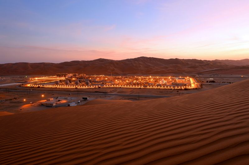 © Reuters. FILE PHOTO: View shows Saudi Aramco's Shaybah Natural Gas Liquids (NGL) project