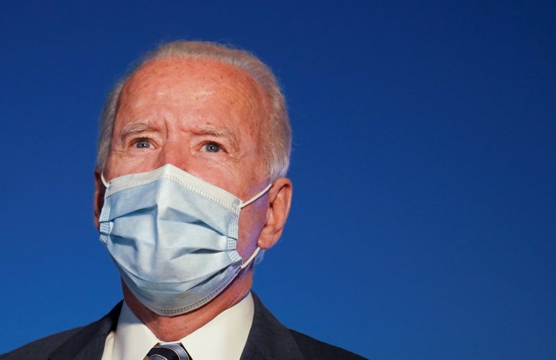 &copy; Reuters. U.S. Democratic presidential candidate Joe Biden speaks to reporters upon his departure from Hagerstown, Maryland after to a campaign event in Gettysburg, Pennsylvania