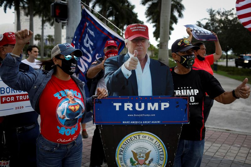 © Reuters. Supporters of U.S. President Trump attend a gathering as Democratic U.S. presidential nominee Biden campaigns in Miami