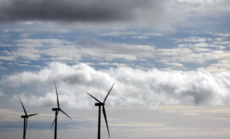 © Reuters. TOTAL ANNONCE SON ENTRÉE DANS L’ÉOLIEN FLOTTANT EN FRANCE