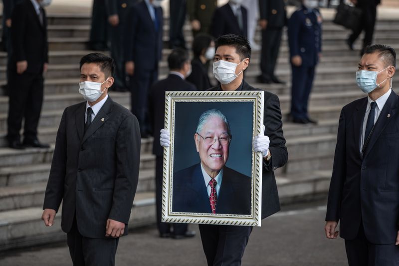 &copy; Reuters. تايوان تشيع رئيسها السابق لي تينج-هوي مؤسس الديمقراطية في البلاد