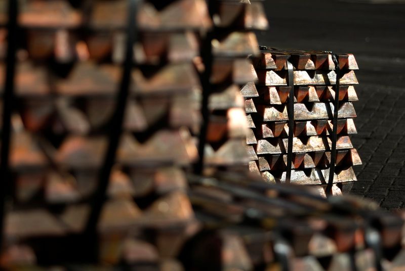 &copy; Reuters. FILE PHOTO: A shipment of copper is seen in the port of Valparaiso city.