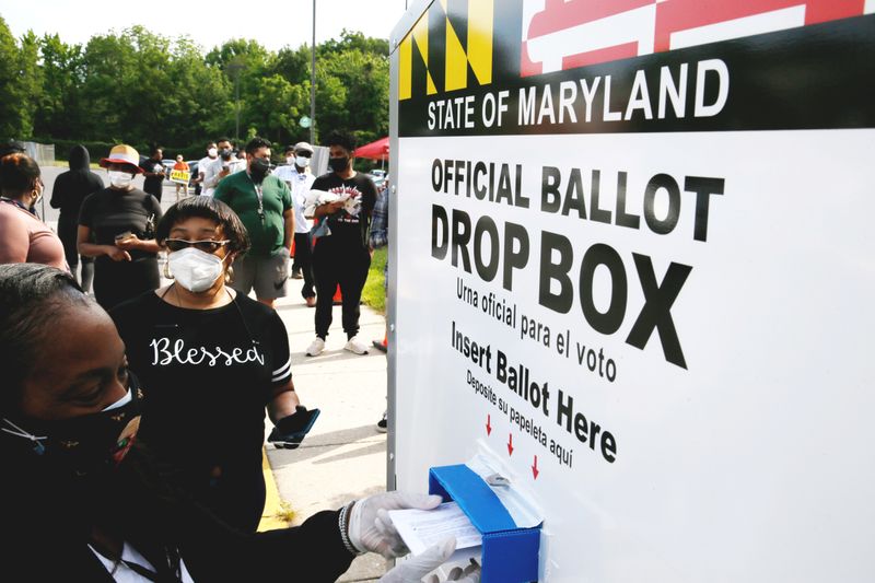 &copy; Reuters. FILE PHOTO: Voters go to the polls to vote in U.S. presidential primary election in College Park, Maryland