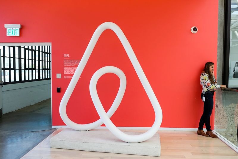 &copy; Reuters. FILE PHOTO: A woman talks on the phone at the Airbnb office headquarters in the SOMA district of San Francisco